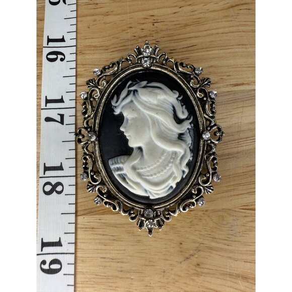 Vintage-Inspired Victorian Style Cameo Pendant With Ornate Metal Frame & Rhinest - Picture 3 of 6